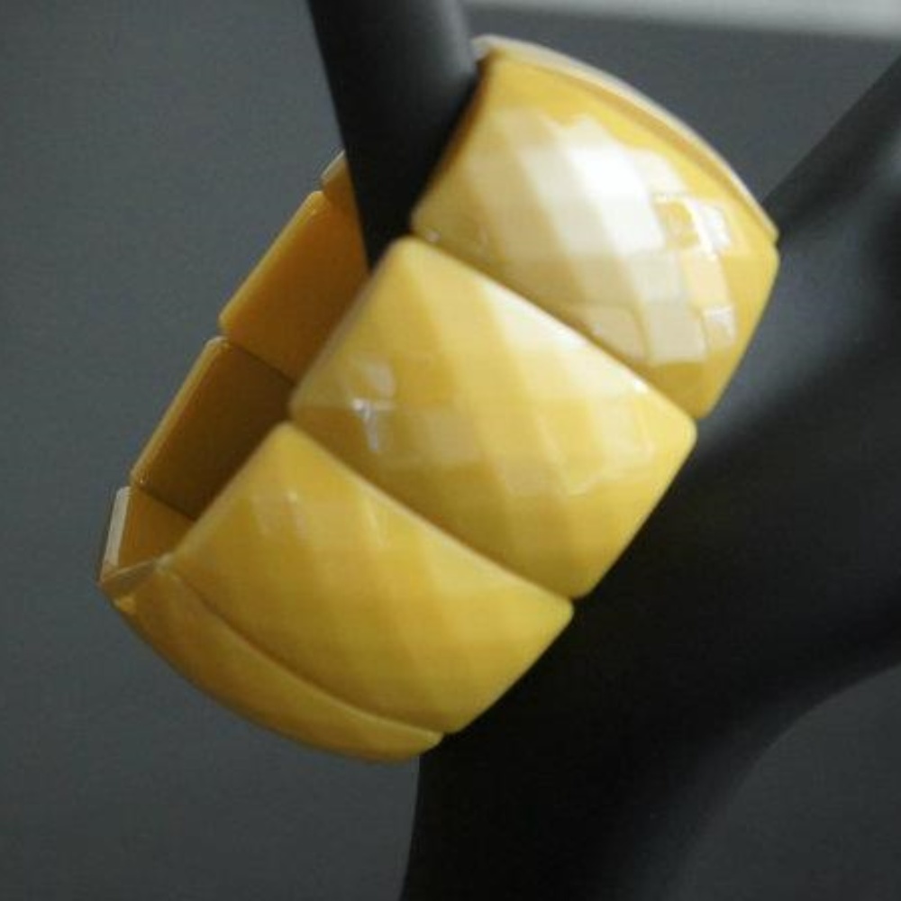 NWT Chunky Yellow Bead Stretch Bracelet